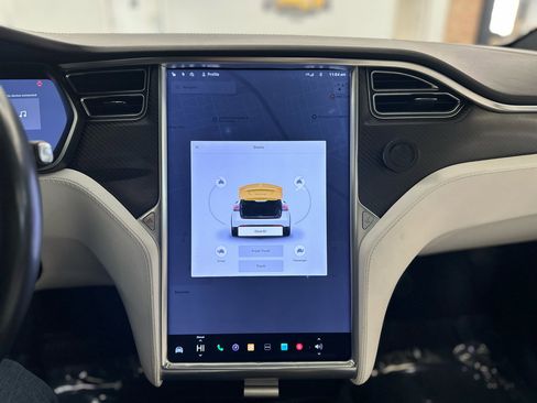 Used 2017 Tesla Model X 75D image 25