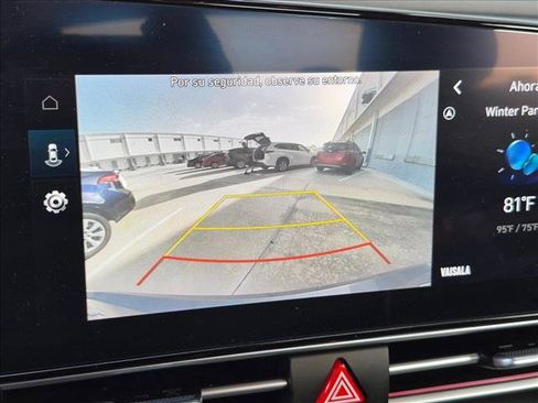 Used 2024 Hyundai Elantra SEL FWD image 9