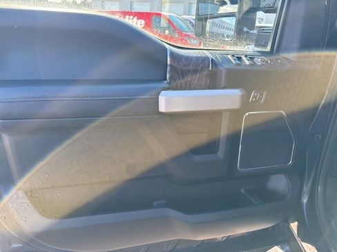 Used 2017 Ford F250 Lariat w/ Chrome Package image 13