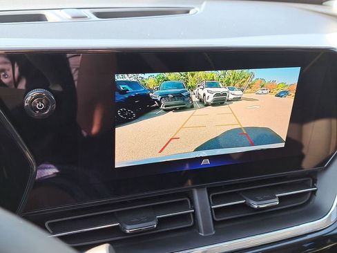 Used 2025 Chevrolet Trax ACTIV w/ Sunroof Package image 23