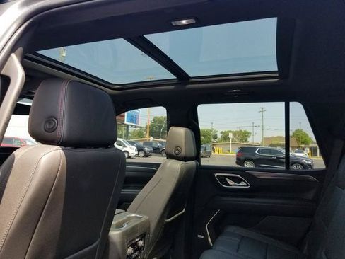 Used 2022 Chevrolet Tahoe RST w/ Luxury Package AWD/4WD image 18