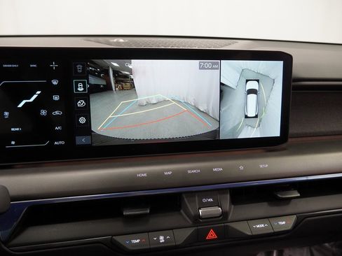 Used 2024 Kia EV9 Land image 34