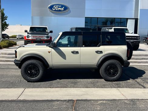 New 2026 Ford Bronco Badlands w/ Wildtrak Package AWD/4WD image 3