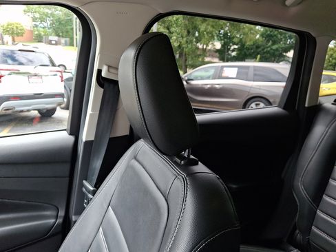 Used 2019 Ford Escape Titanium AWD/4WD image 17