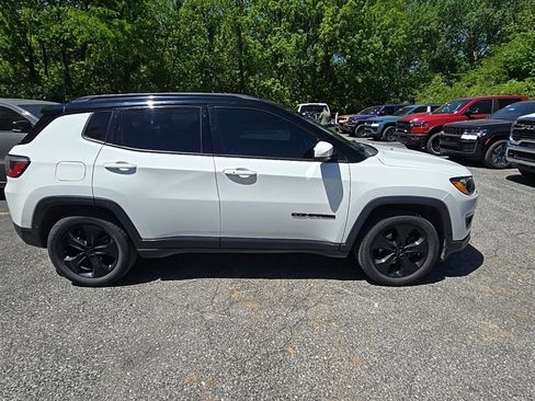 Used 2018 Jeep Compass Latitude w/ Popular Equipment Group FWD image 8