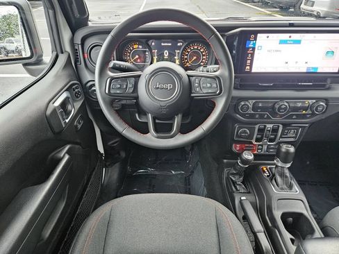 Used 2024 Jeep Wrangler Unlimited Rubicon AWD/4WD image 13