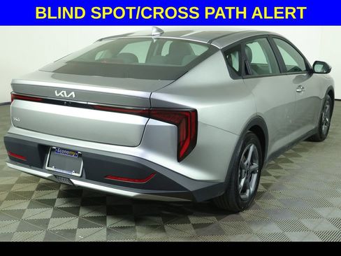 Used 2025 Kia K4 LXS image 6