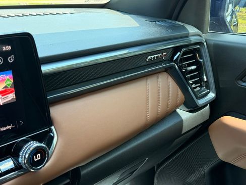 Used 2023 GMC Canyon AT4 w/ Technology Package AWD/4WD image 19