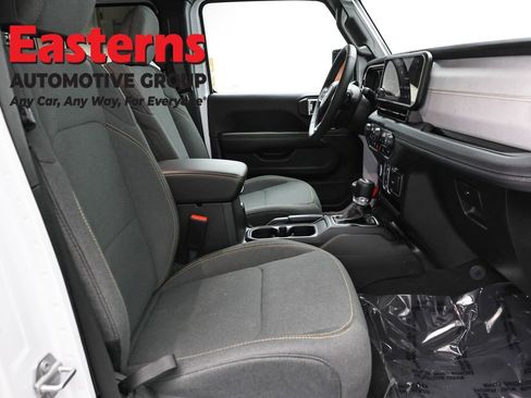 Used 2025 Jeep Wrangler Unlimited Sahara AWD/4WD image 25