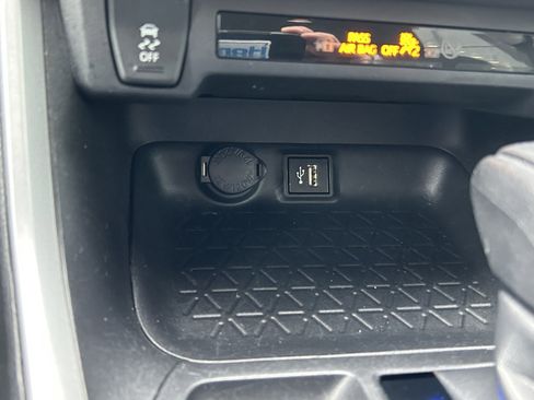 Used 2024 Toyota RAV4 XLE image 31