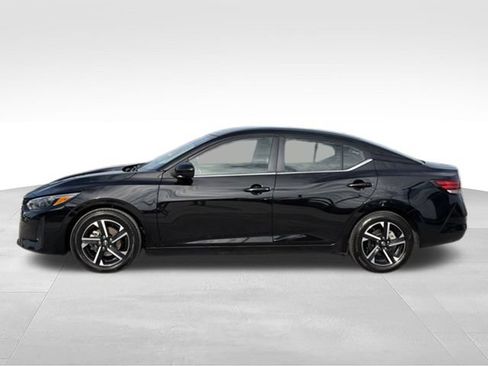Used 2024 Nissan Sentra SV FWD image 2