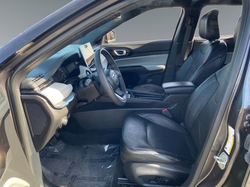 Used 2023 Jeep Compass Limited image 9