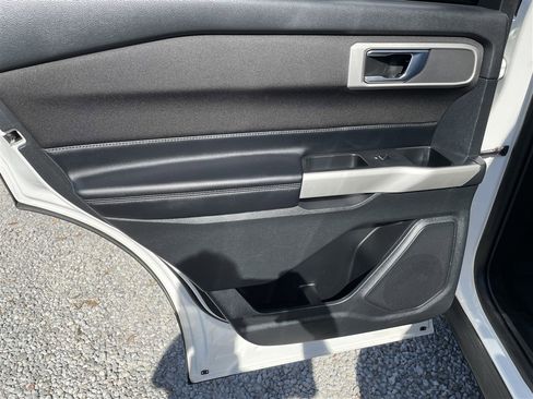Used 2020 Ford Explorer XLT w/ Comfort Package image 23