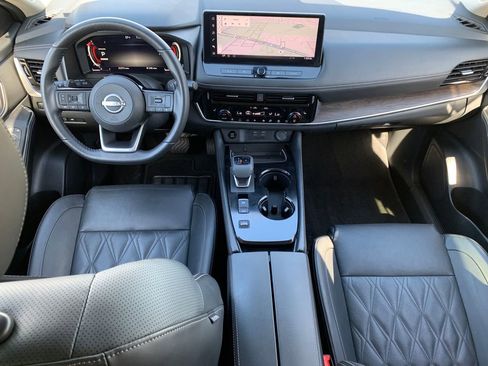 Used 2024 Nissan Rogue Platinum w/ Platinum Premium Package image 16