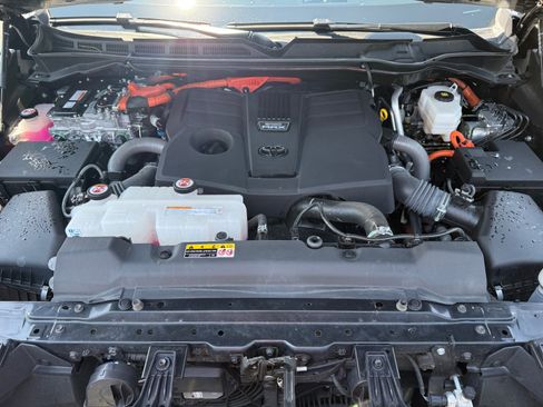 Used 2025 Toyota Sequoia TRD Pro AWD/4WD image 33