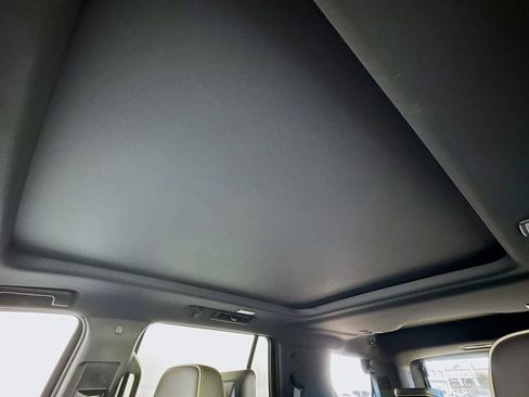 Used 2021 GMC Yukon SLT w/ SLT Premium Package image 23