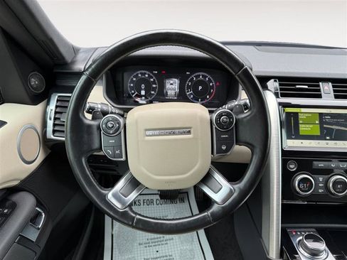 Used 2018 Land Rover Discovery HSE image 13