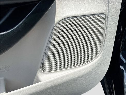 Used 2023 Chrysler Pacifica Touring-L FWD image 18