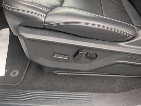 Used 2025 Ford Expedition Platinum AWD/4WD image 14