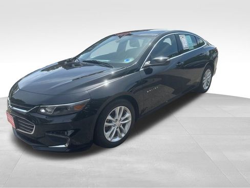 Used 2018 Chevrolet Malibu LT FWD image 2