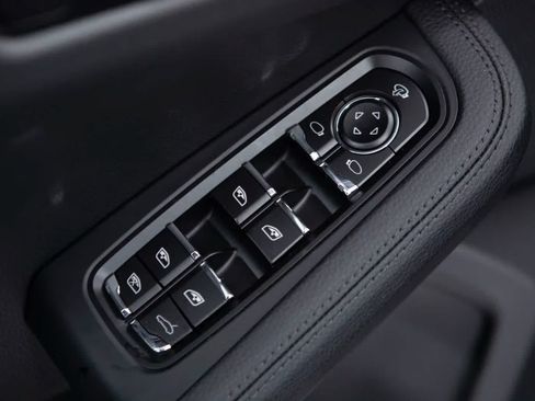 Certified 2026 Porsche Macan AWD/4WD image 24