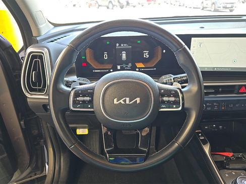Used 2025 Kia Sorento EX AWD/4WD image 2