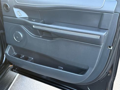 Used 2022 Ford Expedition XLT image 14
