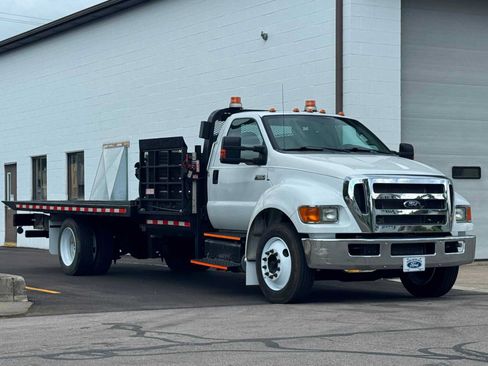 Used 2015 Ford F650 2WD Regular Cab Super Duty image 3