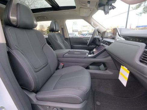 New 2025 INFINITI QX80 Sensory image 19