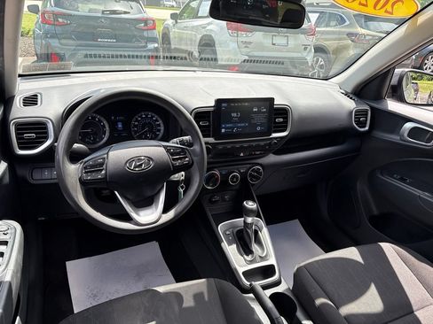 Used 2020 Hyundai Venue SE FWD image 10