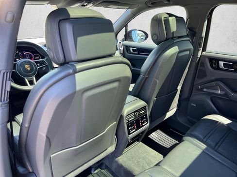 Used 2020 Porsche Cayenne AWD/4WD image 19