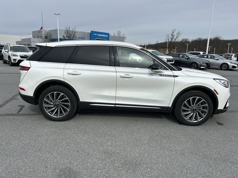 Used 2023 Lincoln Corsair Reserve w/ Equipment Group 201A image 8