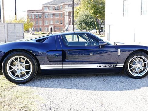 Used 2005 Ford GT image 10