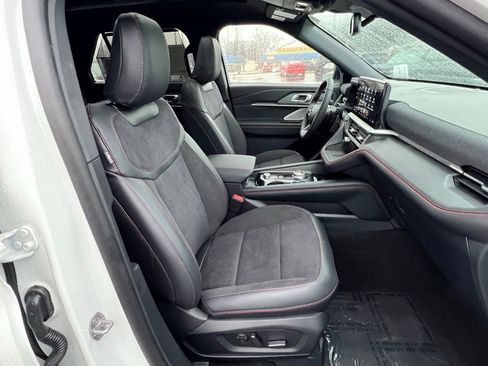 Used 2025 Ford Explorer ST AWD/4WD image 18
