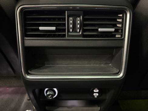 Used 2022 Porsche Cayenne E-Hybrid w/ Premium Package AWD/4WD image 41