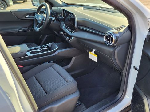 New 2026 Chevrolet Equinox LT w/ Safety and Technology Package FWD image 9