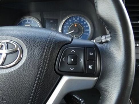 Used 2017 Toyota Sienna XLE FWD image 26