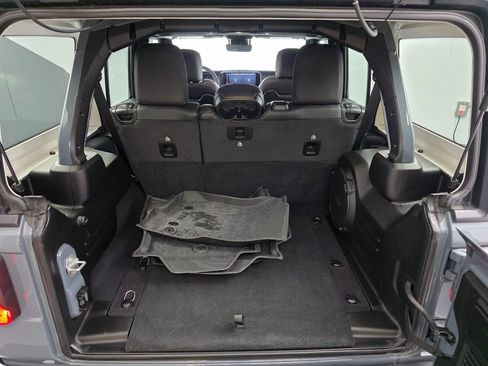 Used 2024 Jeep Wrangler Unlimited Rubicon w/ Technology Group AWD/4WD image 15
