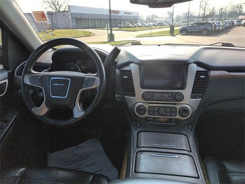 Used 2020 GMC Yukon XL Denali w/ Denali Premium Package image 11