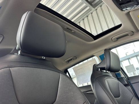 New 2026 Kia Niro Wave FWD image 17