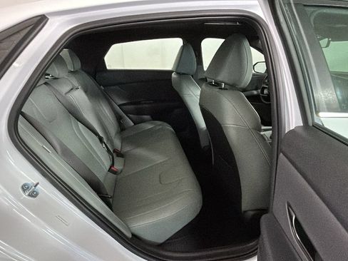 Certified 2025 Hyundai Elantra Limited FWD image 31