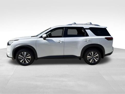 Certified 2025 Nissan Pathfinder SL image 4