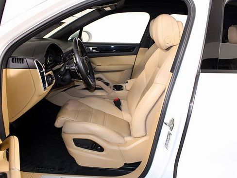 Certified 2023 Porsche Cayenne image 6