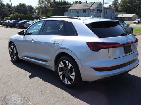 Used 2021 Audi e-tron Premium w/ Convenience Plus Package image 7