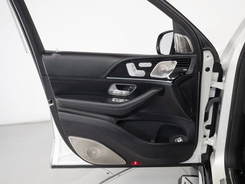 Used 2023 Mercedes-Benz Maybach GLS 600 4MATIC image 39