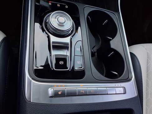 Used 2025 Kia Carnival EX image 23