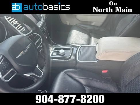 Used 2021 Chrysler 300 Touring w/ Chrome Appearance Package RWD image 14
