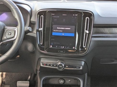 Used 2023 Volvo XC40 Recharge Ultimate image 23