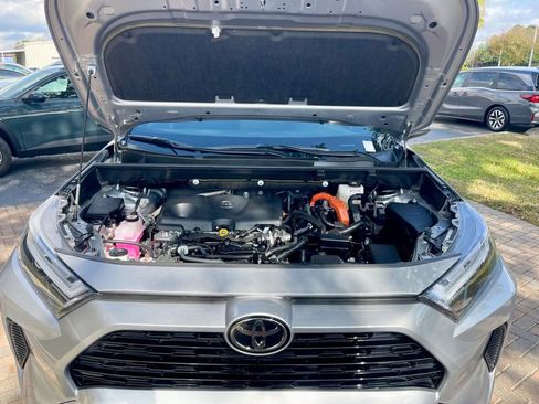 Used 2025 Toyota RAV4 SE image 16