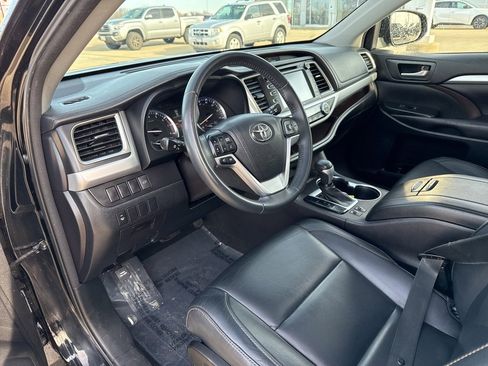 Used 2016 Toyota Highlander XLE image 9